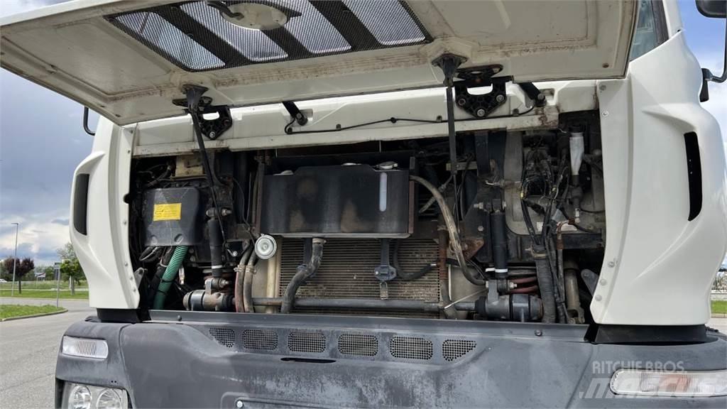 Astra HD8E 44.38 4x4 Cysterna
