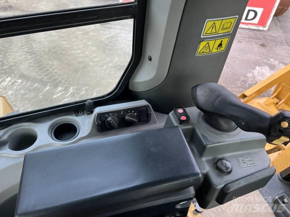 CAT D7E Spycharki gąsienicowe