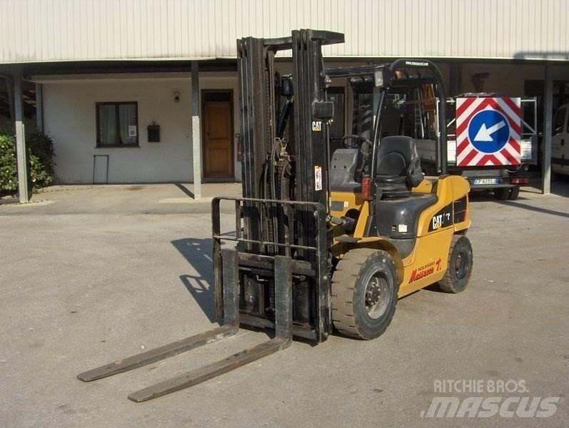 CAT DP30N Wózki Diesla