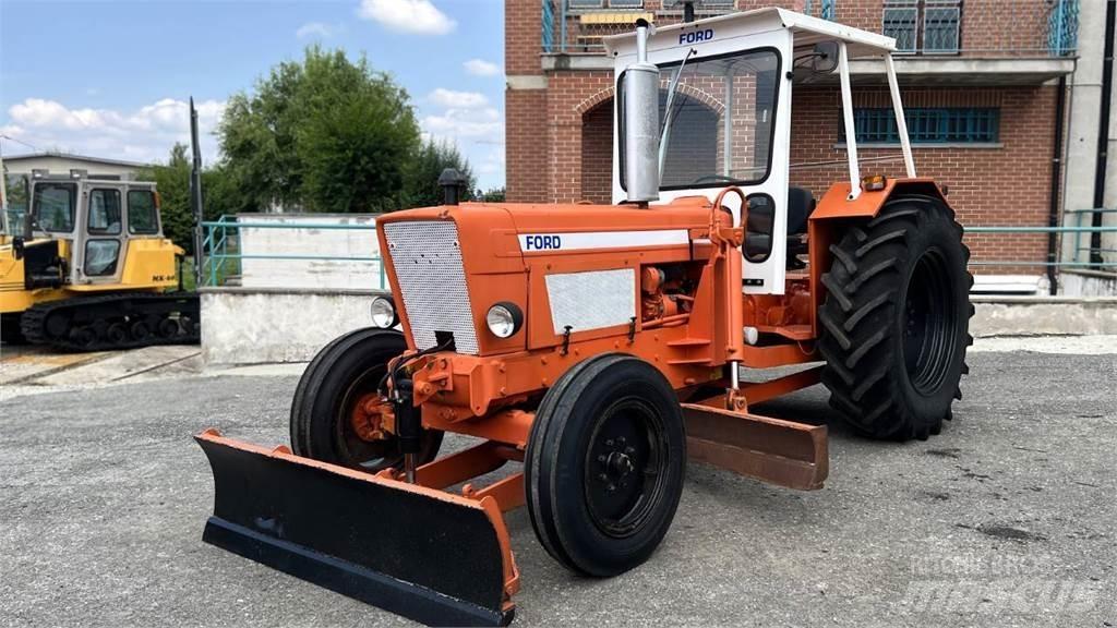 Ford 5600 4X2 Spycharki gąsienicowe