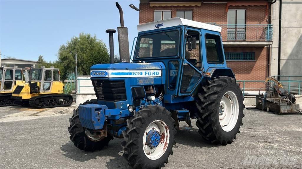 Ford 7700 4X4 Lemiesze i pługi śnieżne