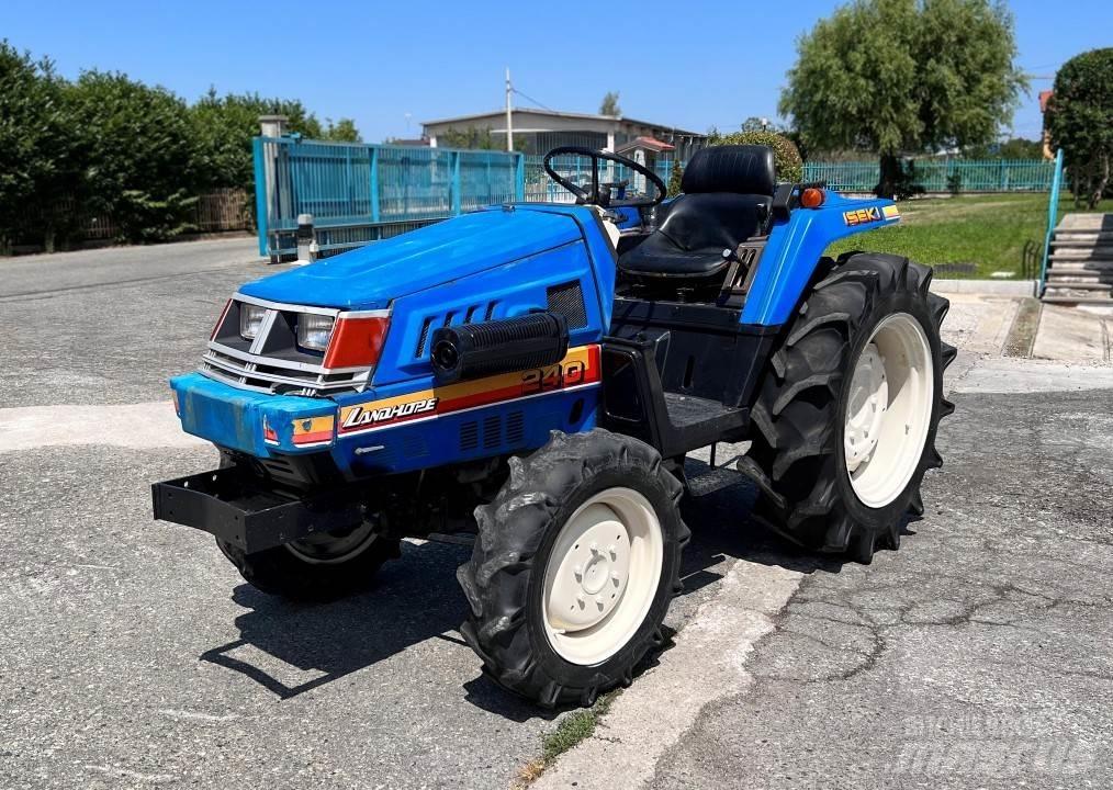 Iseki 240 4x4 Lemiesze i pługi śnieżne