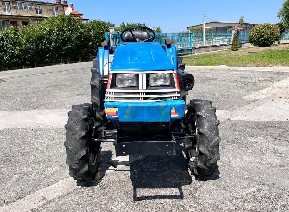 Iseki 240 4x4 Lemiesze i pługi śnieżne