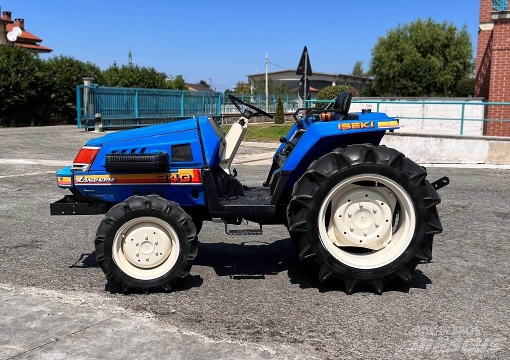 Iseki 240 4x4 Lemiesze i pługi śnieżne