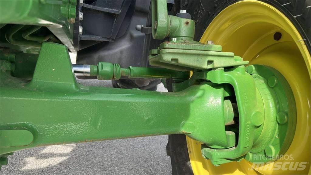 John Deere 6090MC 4X4 Lemiesze i pługi śnieżne