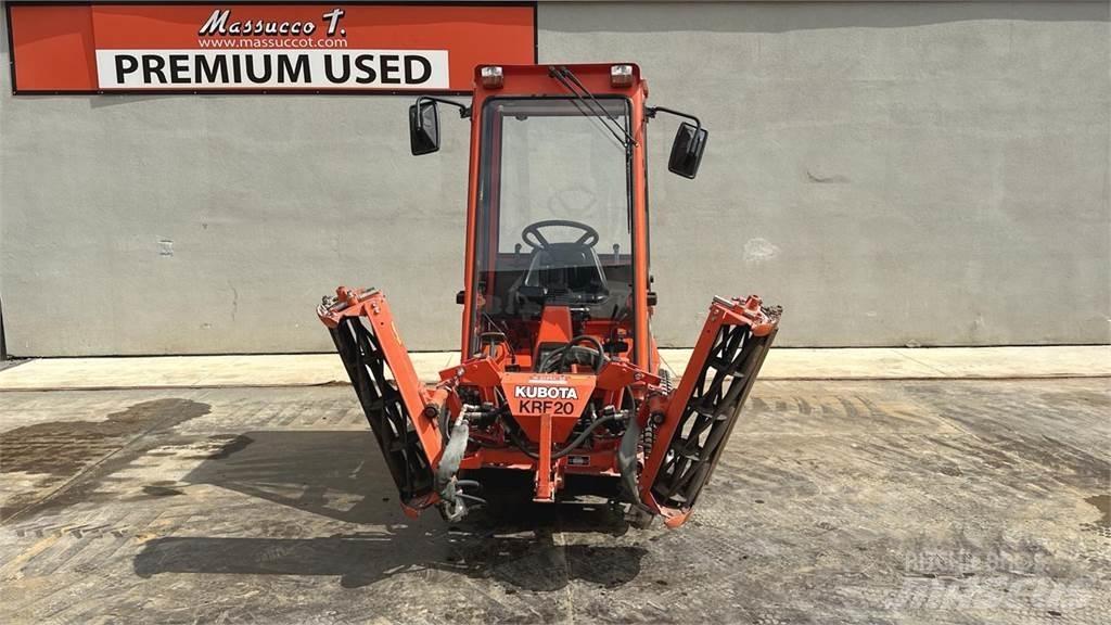 Kubota F2400 4X4 Lemiesze i pługi śnieżne
