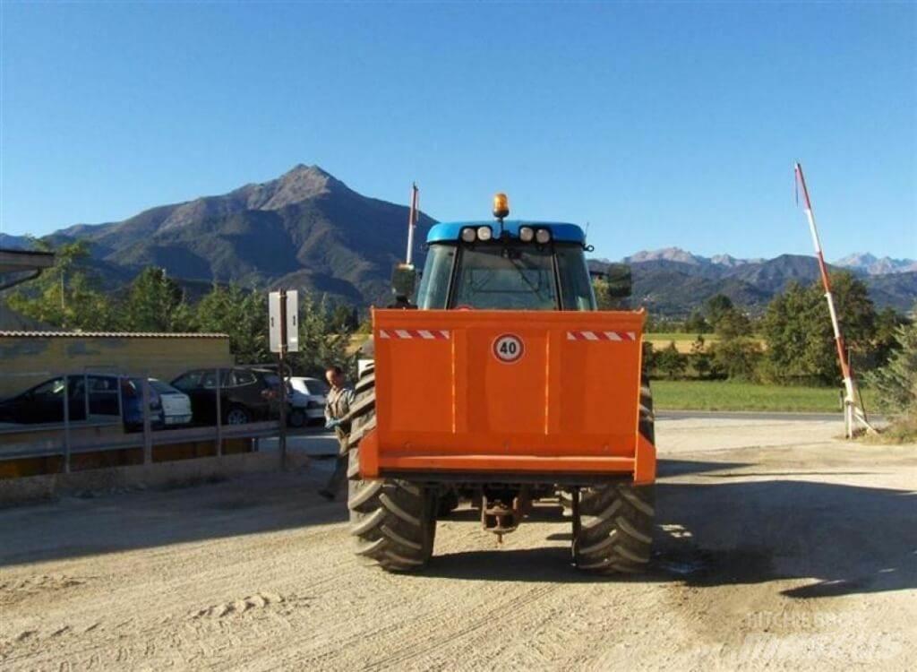 Landini LEGEND 135 Lemiesze i pługi śnieżne