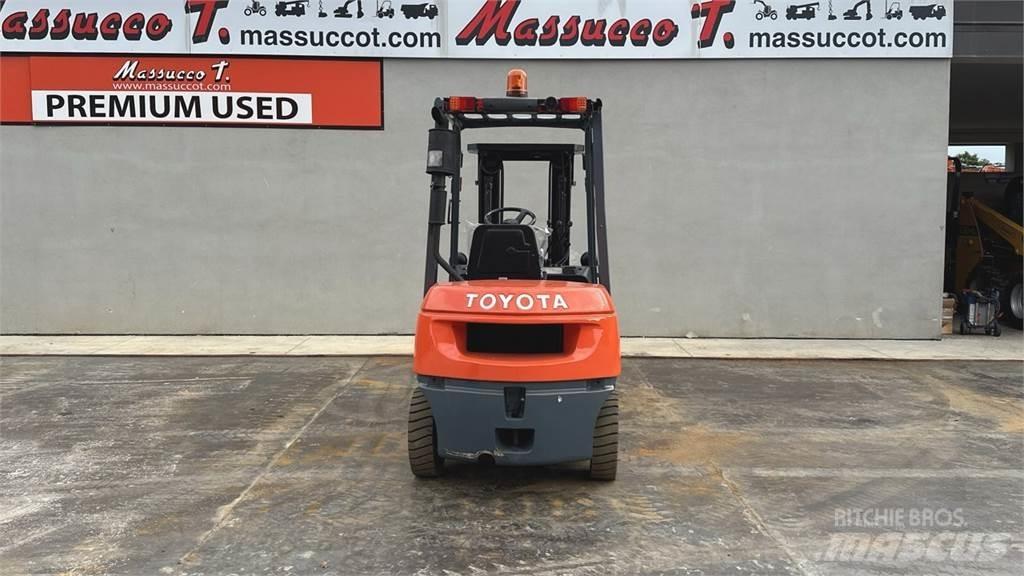 Toyota 62-7FDF25 Wózki Diesla