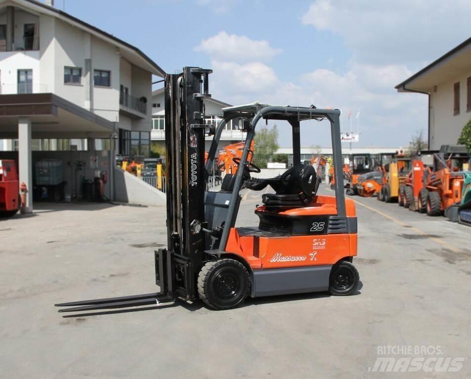 Toyota 7FBMF25 Wózki elektryczne