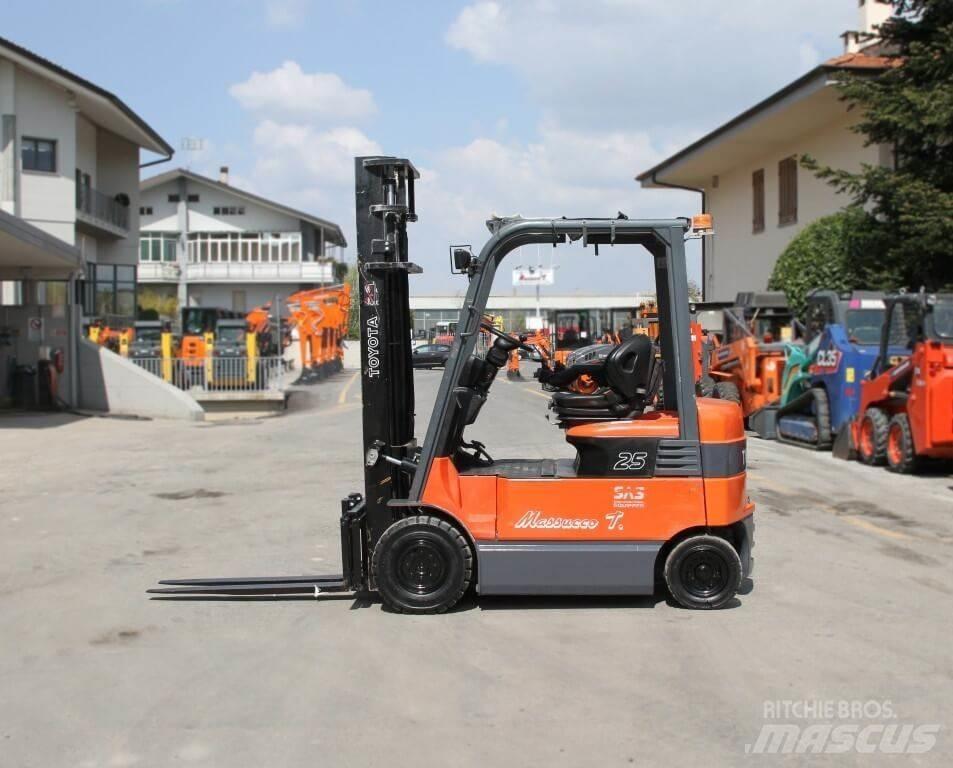 Toyota 7FBMF25 Wózki elektryczne