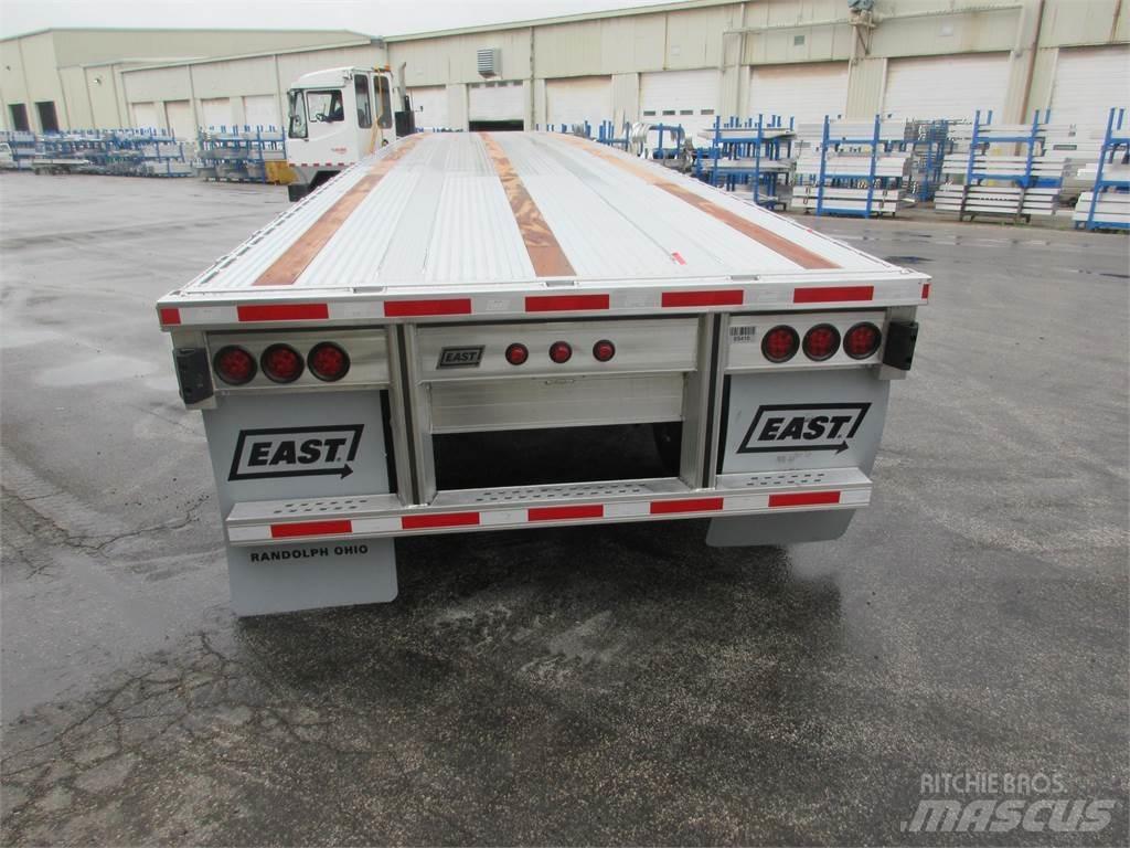East Mfg Beast Platformy / Przyczepy z otwieranymi burtami