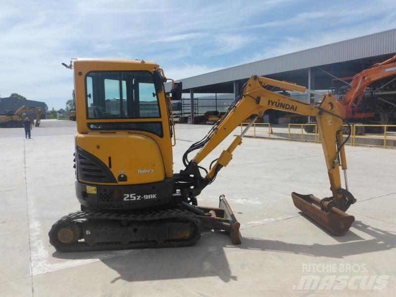Hyundai R25Z-9A Minikoparki
