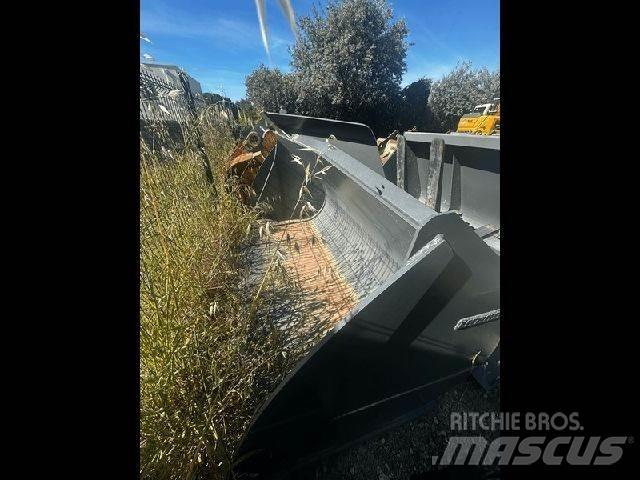 Liebherr  Maszyny budowlane - Inne