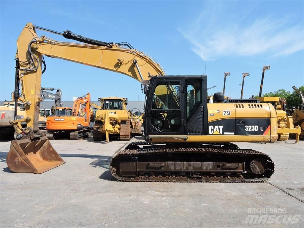 CAT 323D Koparki gąsienicowe