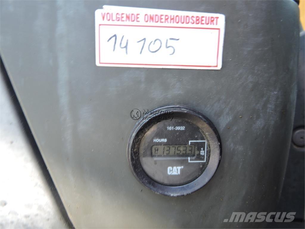 CAT 323D Koparki gąsienicowe