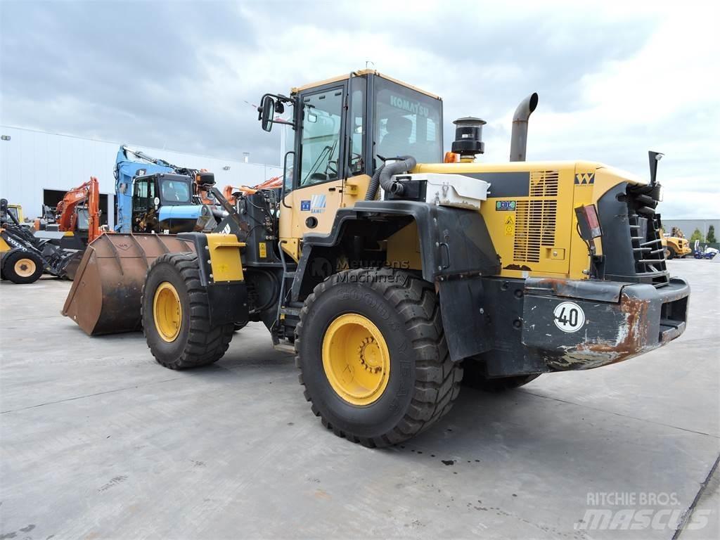Komatsu WA320 Ładowarki kołowe