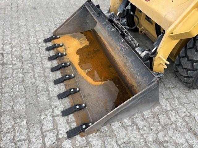 CAT 242D3 Maszyny budowlane - Inne