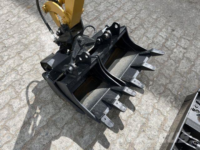 CAT 300.9D Maszyny budowlane - Inne