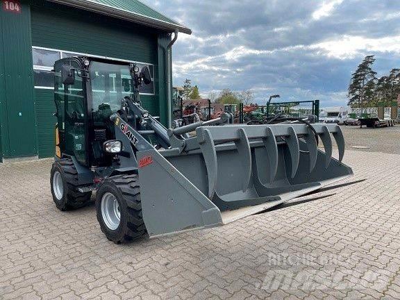 GiANT G2200 HD Ładowacze i koparki czołowe