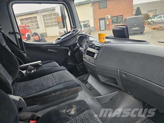 Mercedes-Benz 818 Samochody dostawcze ze skrzynią zamkniętą