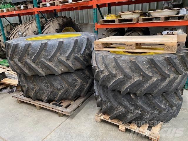 John Deere 7R Opony, koła i felgi