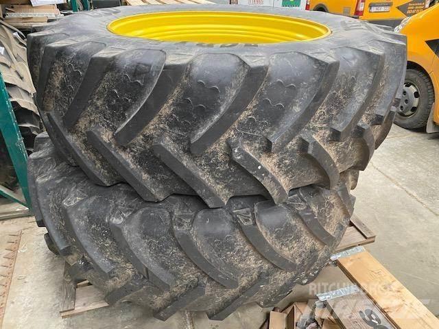 John Deere 7R Opony, koła i felgi