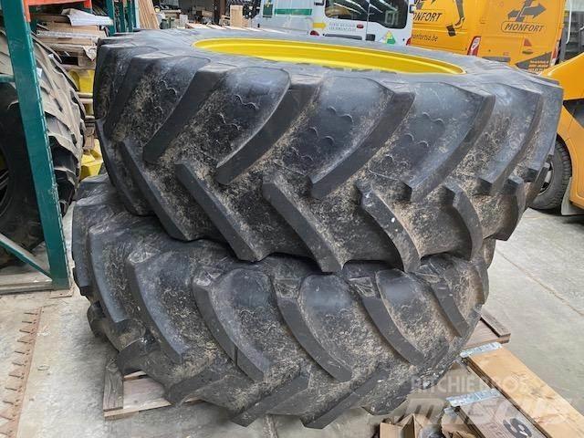 John Deere 7R Opony, koła i felgi