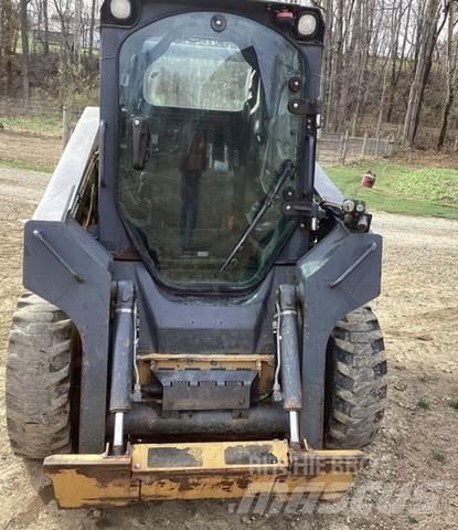 John Deere 318D Maszyny budowlane - Inne