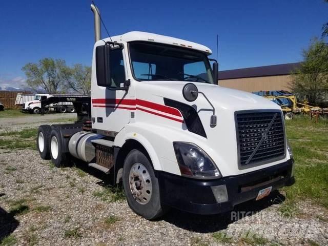 Volvo Semi Tractor Busy / Vany