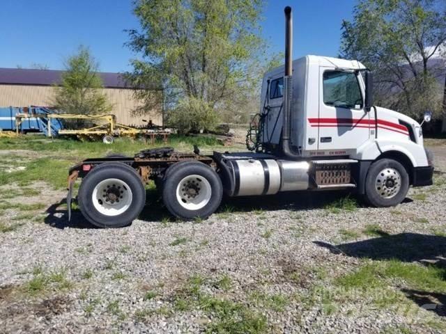 Volvo Semi Tractor Busy / Vany