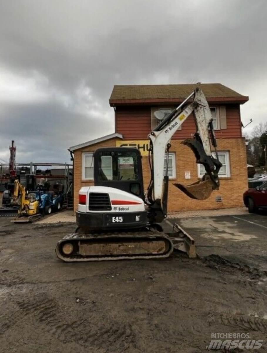 Bobcat E45 Minikoparki