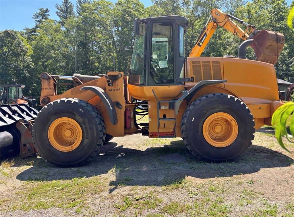 CASE 821F Ładowarki kołowe