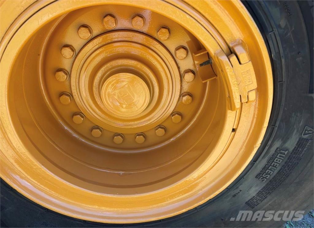 CASE 821F Ładowarki kołowe