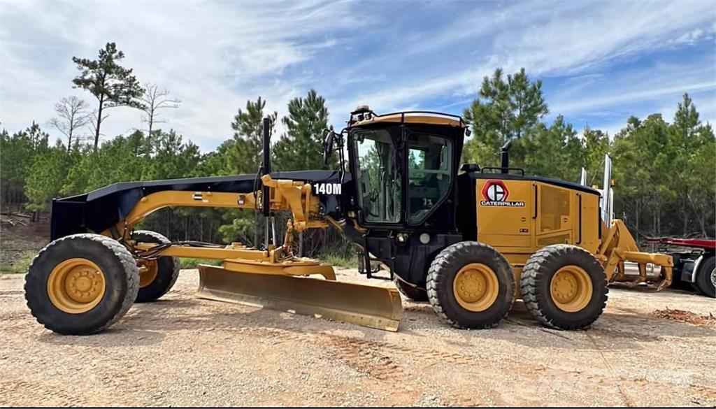 CAT 140M Równiarki