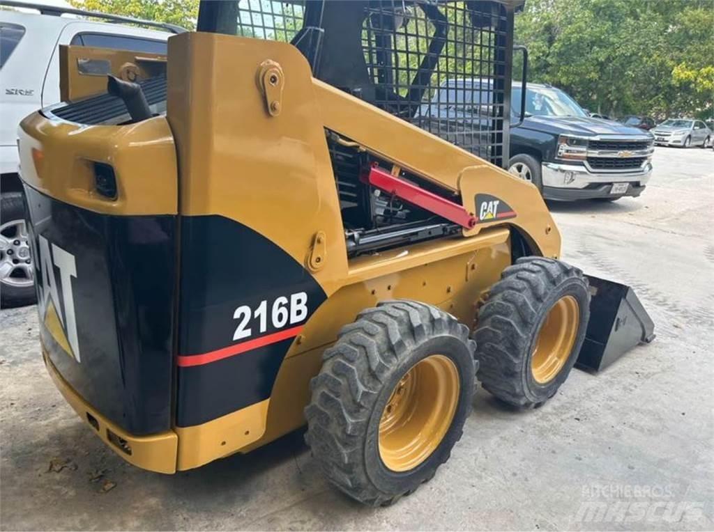 CAT 216B Ładowarki burtowe