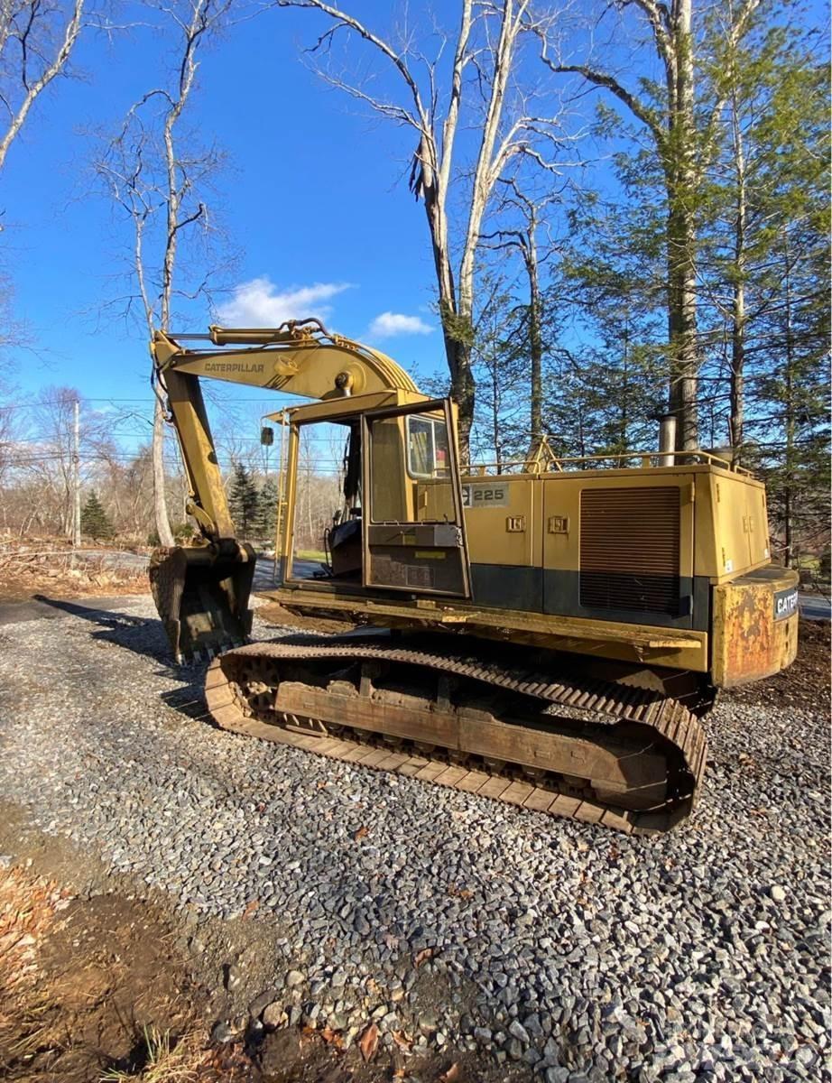 CAT 225 Koparki gąsienicowe