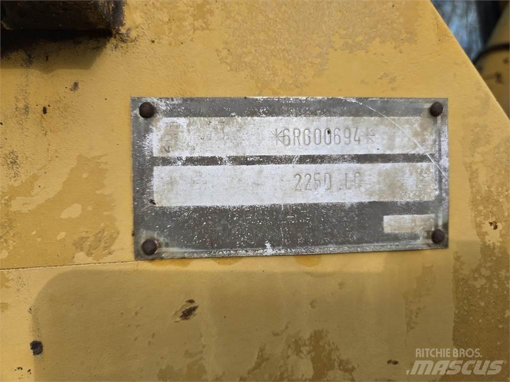 CAT 225D Koparki gąsienicowe