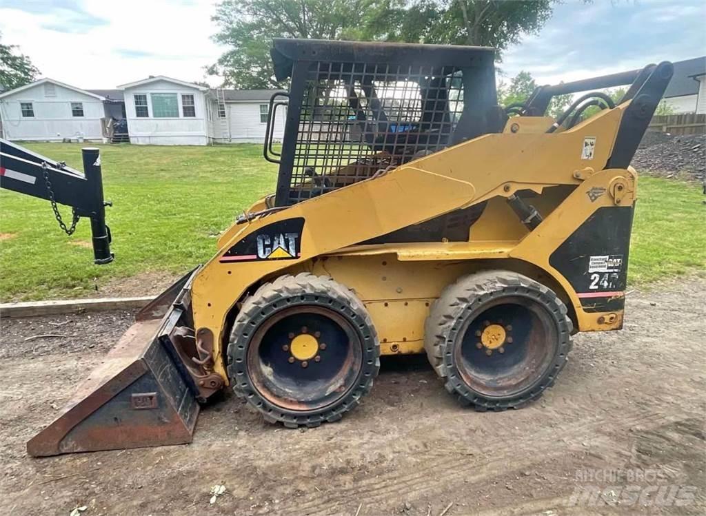 CAT 242 Ładowarki burtowe