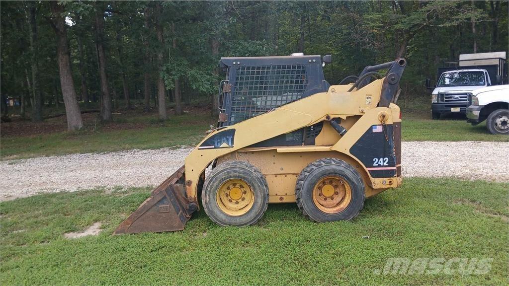 CAT 242 Ładowarki burtowe