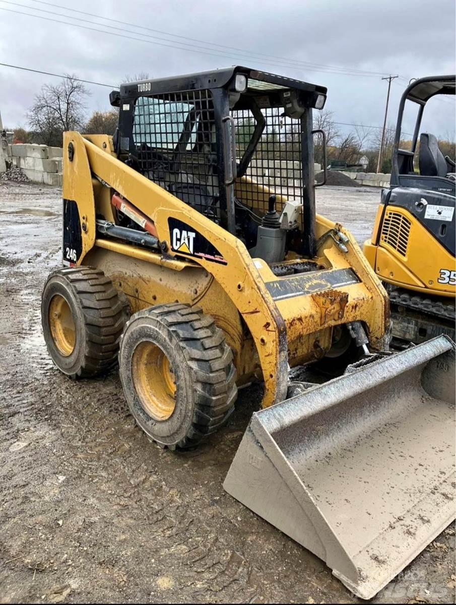 CAT 246 Ładowarki burtowe