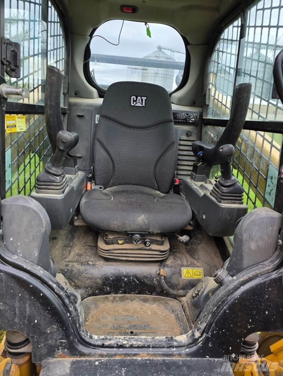CAT 262D3 Ładowarki burtowe