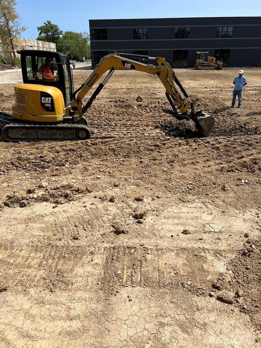 CAT 305 Minikoparki