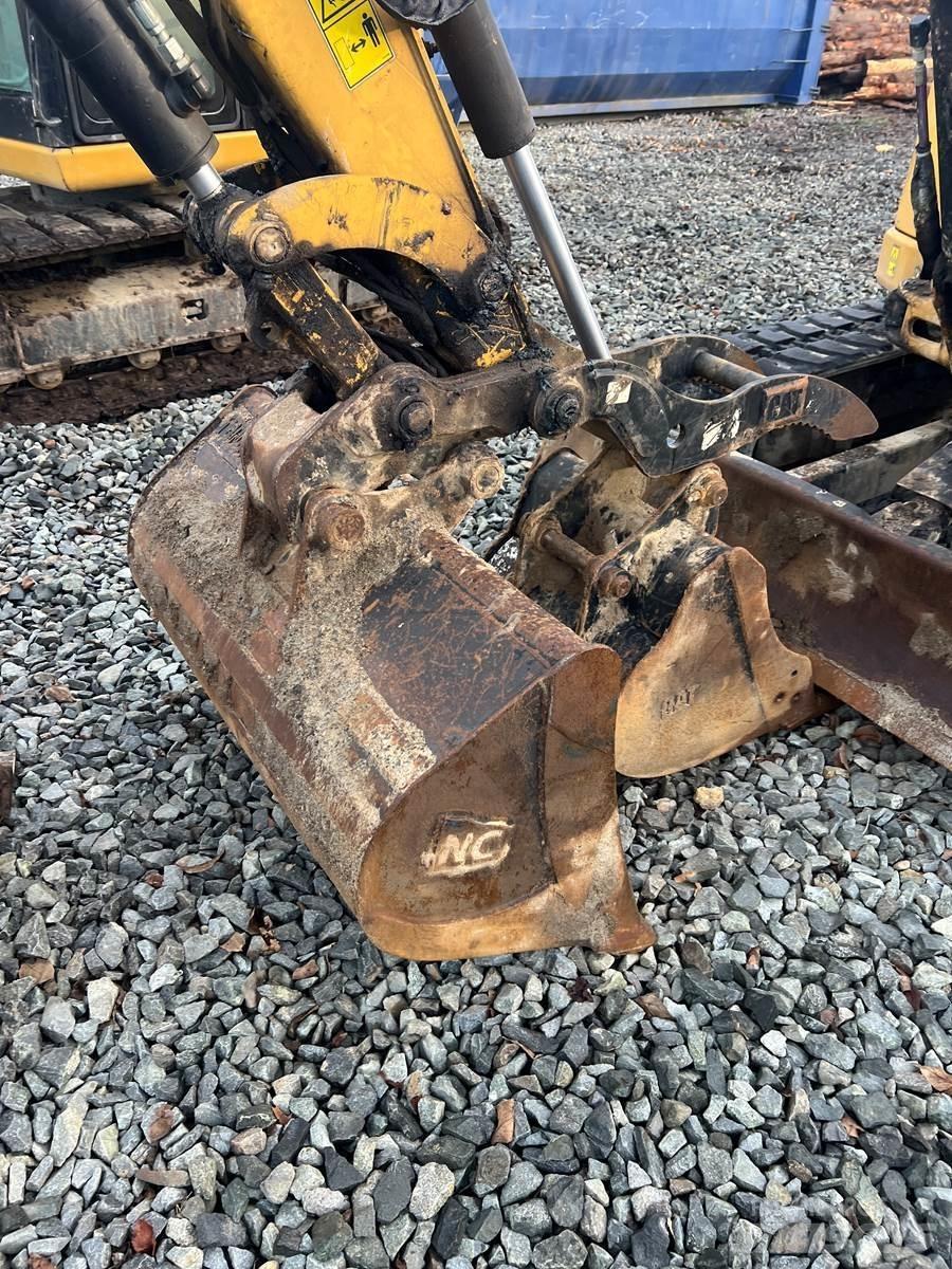 CAT 305 Minikoparki