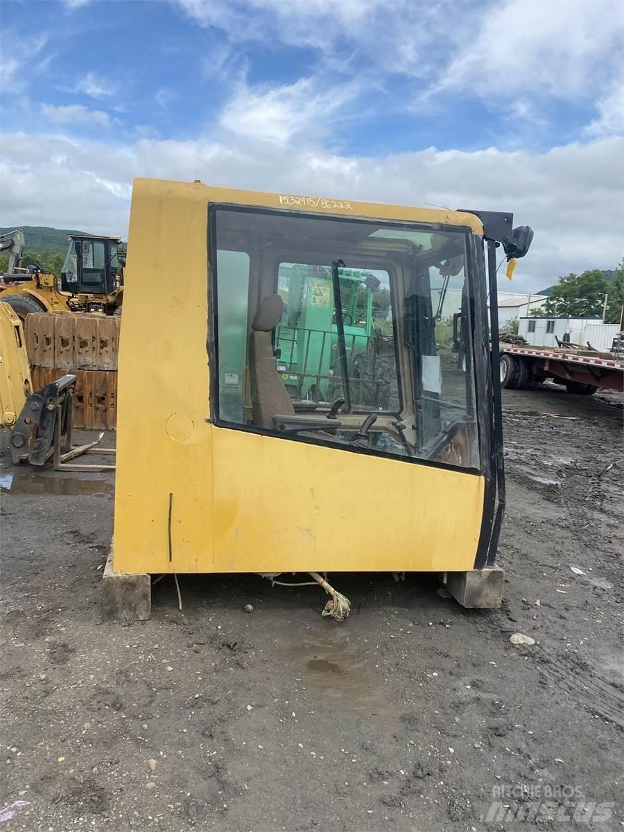 CAT 365 Kabiny i wnętrze