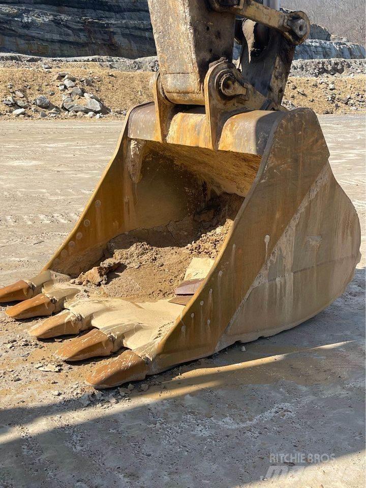 CAT 374DL Koparki gąsienicowe