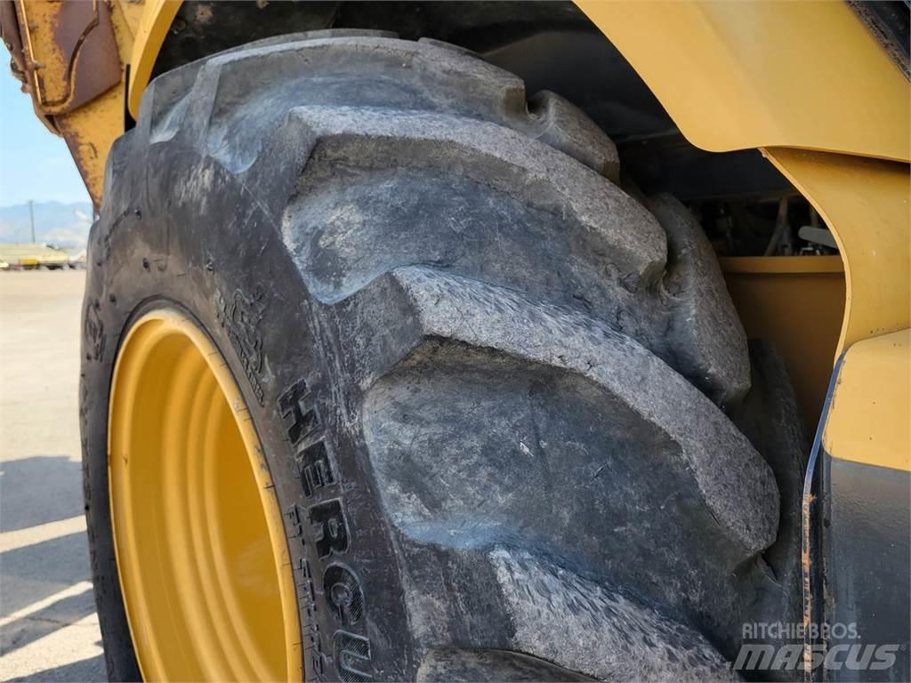 CAT 450F Koparki gąsienicowe