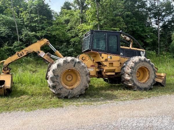 CAT 525 Skidery