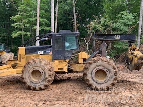 CAT 525C Skidery