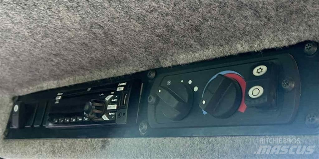CAT 525D Skidery