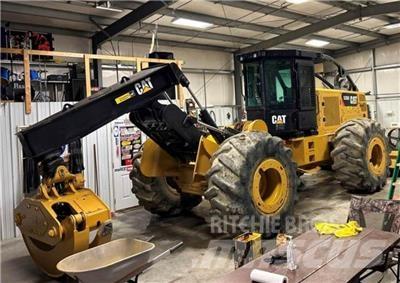 CAT 535D Skidery